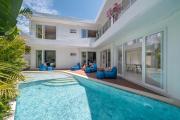 Wave - 6BR Luxe Canggu Villa with Rooftop & Pool