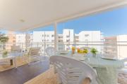 Bright 2-Bedroom Apartment with Terrace and Parking near the Beach