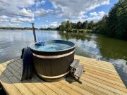 Houseboat Marina Mookerplas 4-6 persoons (met hottub en dakterras)
