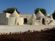 Trullo Tra Ulivi Secolari Nella Valle Ditria