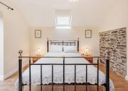 Top Pen-y-bont-fawr Top Pen-y-bont-fawr