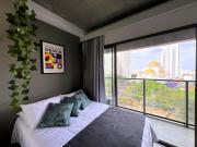 Vista incrível com piscina na cobertura e academia