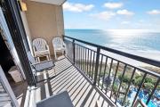 Beautiful Beachfront condo w balcony and hot tub