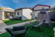 Apartments with parking space Vir - 21751