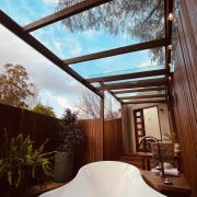 Grape Juice Retreat Rustic romantic gateway 5mins to beaches & town