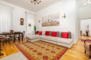 Central Budapest Apartment in Historical Building With Free Private Parking