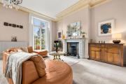 Stylish & Spacious Central Apartment with Balcony, Clarendon Square Gardens