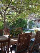 Bas de villa , coin détente extérieur et parking