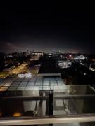 Cosy One Bedroom Flat and Study Room with City Views