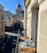 Luxury designer apartment Notre-Dame with terrace