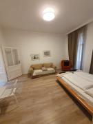 Comfortable 2BR Apartment with Netflix near Karlsplatz