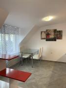 Stylish 1BR near Centre