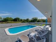 Holiday Home Zlatne NiTi by Interhome