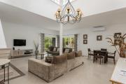 Vila Popa - Golf Front with Games Room by HD