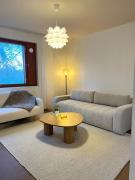 Bright & Spacious Retreat Near Santa Claus Village -Free parking