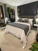 Luxury 1-Bed Flat - London Skyline Views - Balcony Luxury 1-Bed Flat - London Skyline Views - Balcony