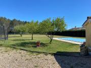 Chambre avec un lit King size