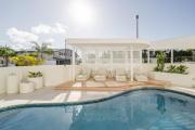 Bay Royal Apartment 2 - Opposite Main Beach & Heated Pool!