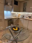 Berlin City West Lux Appartement KuDamm Adenauerplatz centrally located family group friendly Netflix