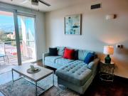 Hollywood Panoramic Views, Pool, Gym & Free parking!