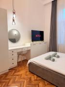 Cris & Ema Luxury Downtown Apartment