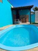 Casa do lado da praia com piscina, churrasqueira e ar condicionado