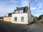 White house between land and sea St Pol de Léon