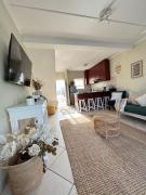 Spacious Entire Townhouse near Muizenberg Beach