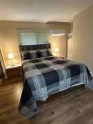 Cozy Ground-Floor Room with Private Bath and Separate Entry