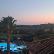MAGNIFIQUE APPARTEMENT VUE MER, PISCINE, GOLF et TENNIS PRIVE