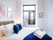 2BR River View Leeds Dock Apartment l Free Parking