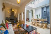 Riad privé 3 chambres, pdj inclus, 10 min Jema El Fna
