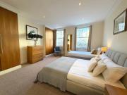 Buckingham Palace View Apartment