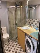 7th floor bright penthouse in quiet pedestrian