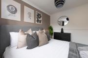 3 BR Home, Near Excel and London City Airport, Sleeps 7, Garden, Free Parking
