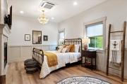 The Bee Room - Cozy Retreat on Midway Main Street