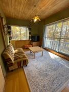 静かな木々の中にあるただの家