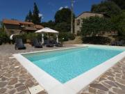 Scappo in Umbria, i casali del Re