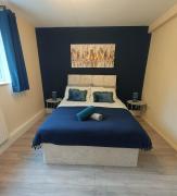 #85 Stylish Salford Apartment Free Parking Sleeps 6