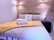 Modern Cosy, Two Beds, Ideal for Relocations, Long Booking Welcomes