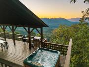 Majestic View! Hot tub, pool table, 3 miles to NOC