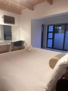 Gigi At The Palm Tree