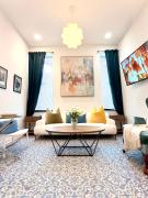 Large 4B2B Downtown Apt, Kitchen and Laundry, Walk to PPAC & Convention Center