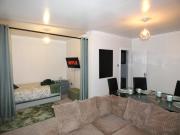 Spacious 3 Bed Maisonette close to Salford Quays and Manchester with Smart TVs and Netflix perfect for families and contractors