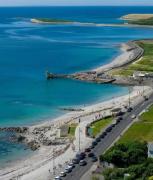 Kathleens Apartment includes Car Parking