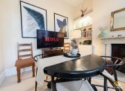 Exclusive 2 Bedroom Flat in Holland Park!