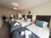 Syster Properties Stunning Apartment for Contractors and families