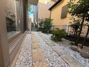 AiES新小岩 新小岩站走8分 繁华商店街旁 最大12人 直达机场秋叶原新宿 旅馆内带免费停车场庭院露台 邻公园