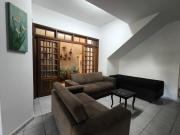 Casa Agradável, Arejada, Espaçosa, Perto de Tudo