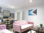 Tudors eSuites - Central 4 bedroom house #14NS